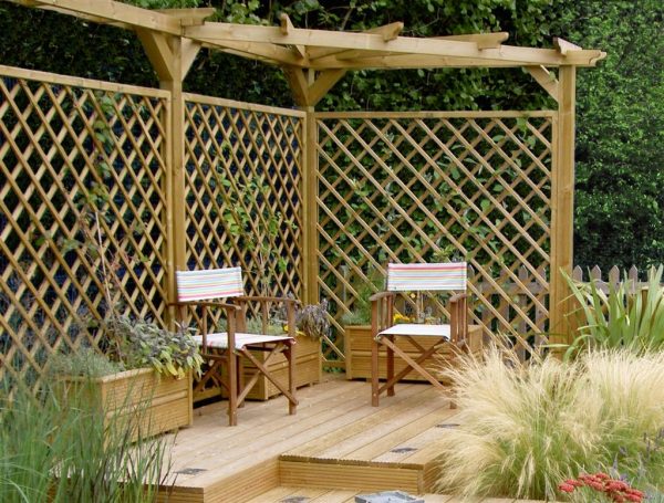 Jacksons Fencing trellis and pergola