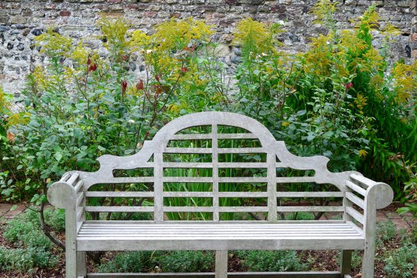 A Lutyens bench for a Lutyens house