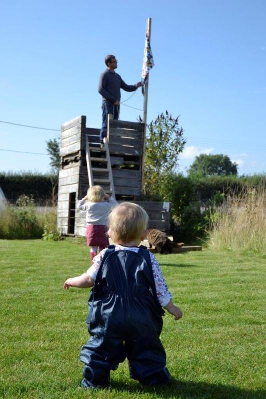 Tips on making your own child-friendly garden kit