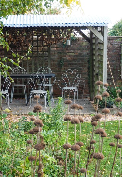 Save money on garden design by buying second hand garden furniture