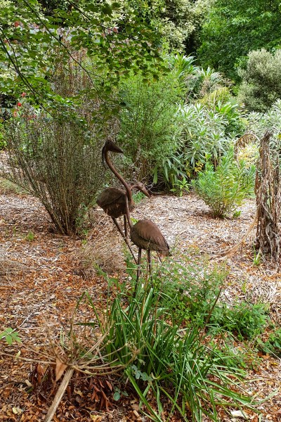 Two birds sculpture