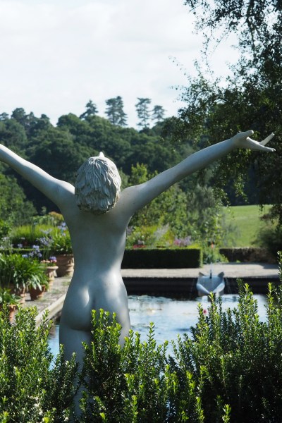 Use sculpture to add impact to your garden pond #backyard #gardendesign