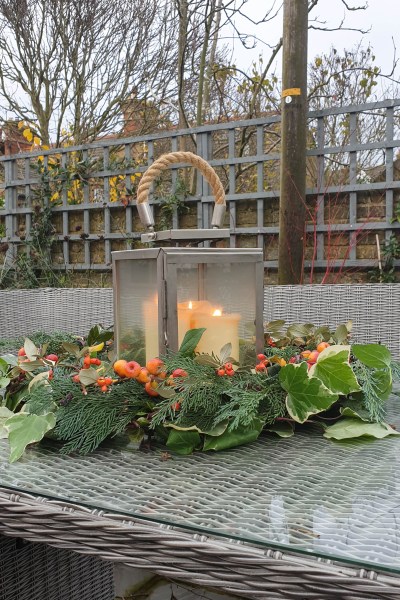 Table wreath with a lantern