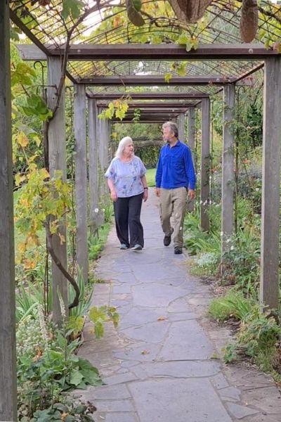 Bill Bampton talking to the Middlesized Garden