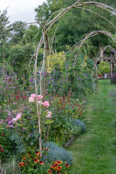 Rustic cottage garden arches with borders