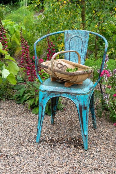 Recycle furniture for a pretty garden