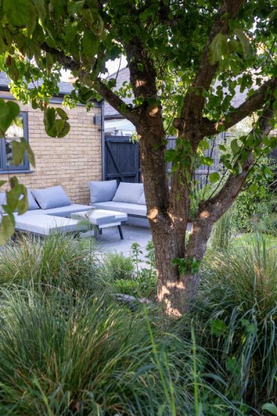 Shallow wide garden design tips