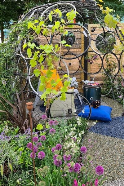 Pergola made of recycled bicycle wheels