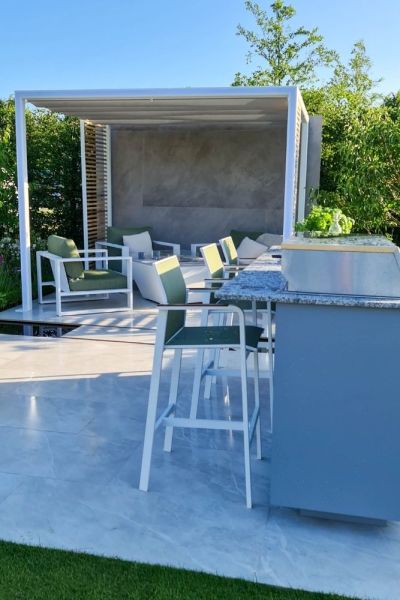 Contemporary outdoor kitchen