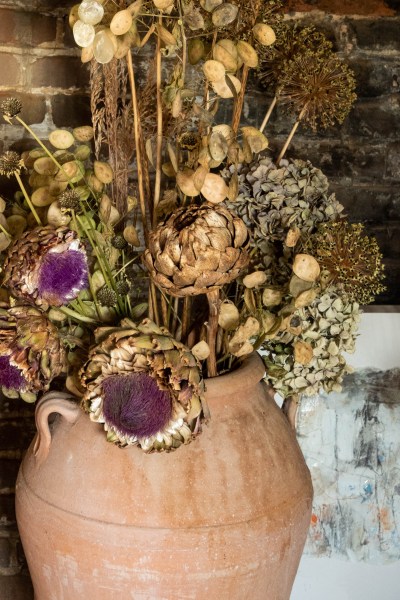 How to dry artichokes and hydrangeas