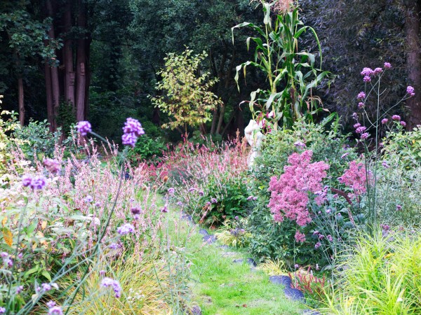 Use car tyres to make a garden path