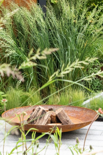 Grasses and reclaimed industrial materials in the High Line garden