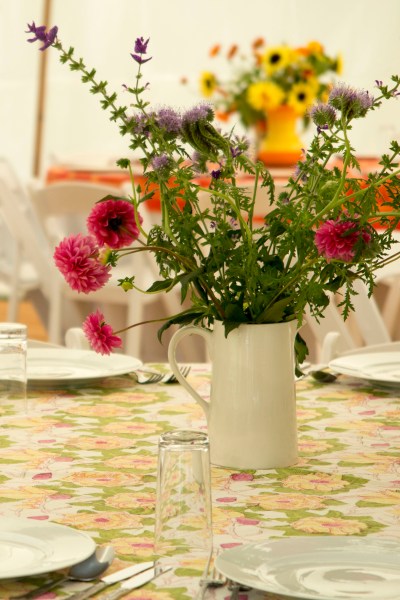 Thrifty garden party decorating tips #garden