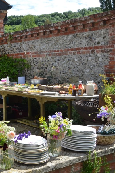 Garden party decoration tips #garden #jamjarflowers