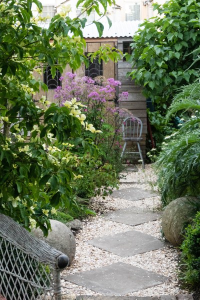 Contrast airy plants and sculptural shapes in small garden planting