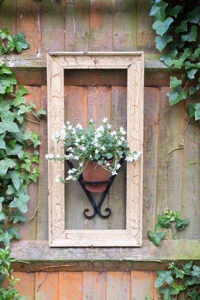 Vintage pots and picture frames used in gardens - decorate your garden with upcycled junk