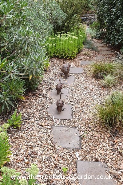 garden ornament hens