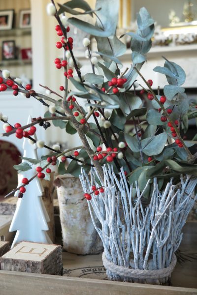 A simple, effective Christmas vase