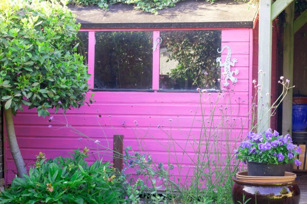 Paint your shed to echo your garden theme