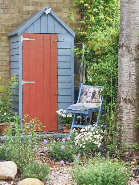 Paint your shed door a contrasting colour