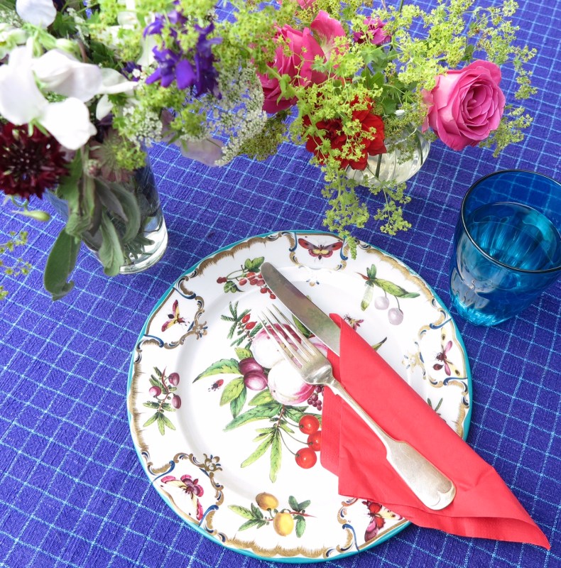 Picnic plates for summer garden parties