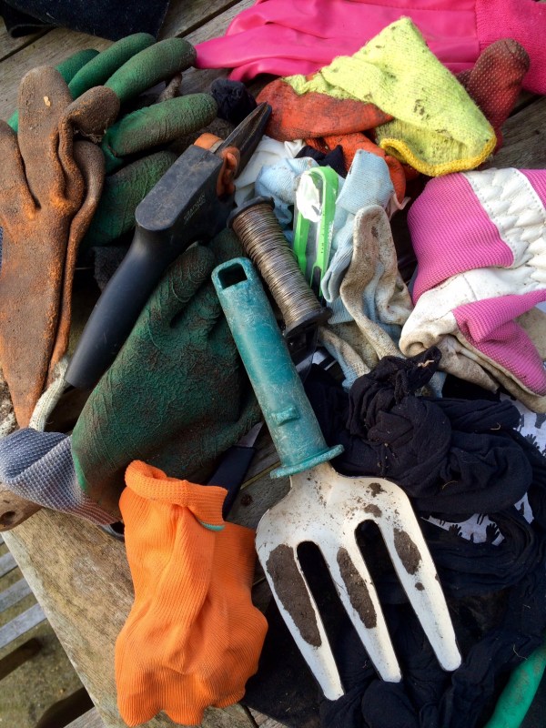 De-clutter your tool shed to make gardening easy