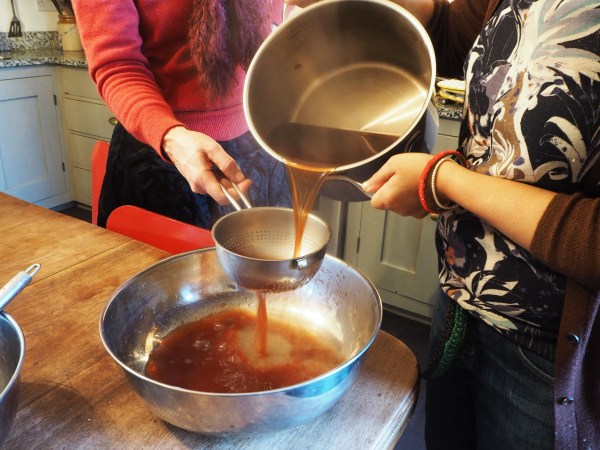 Sieving the natural dye